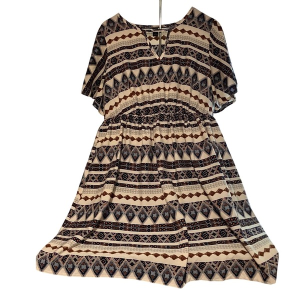 Shein Curve 1XL Aztec Print Dress Short Sleeve V Neck Boho Casual - Picture 2 of 5